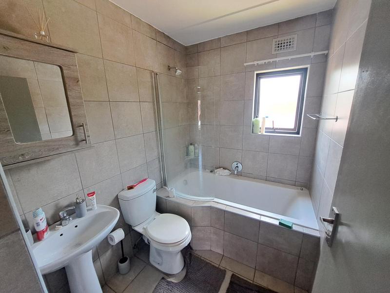 2 Bedroom Property for Sale in La Montagne Gauteng