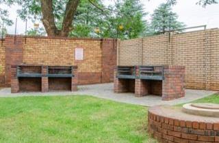 2 Bedroom Property for Sale in La Montagne Gauteng