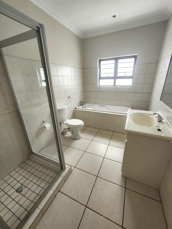 To Let 4 Bedroom Property for Rent in Beverley Gardens Gauteng