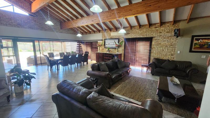 5 Bedroom Property for Sale in Doornpoort Gauteng