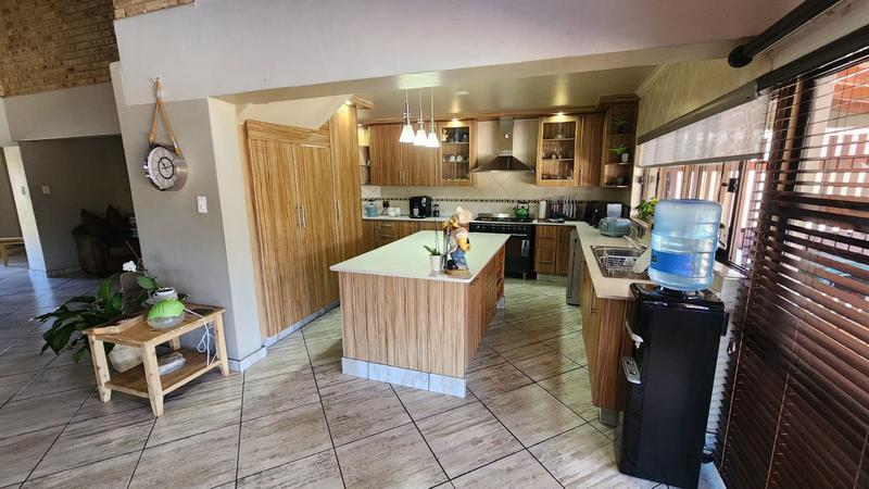 5 Bedroom Property for Sale in Doornpoort Gauteng