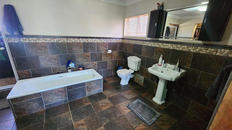 5 Bedroom Property for Sale in Doornpoort Gauteng