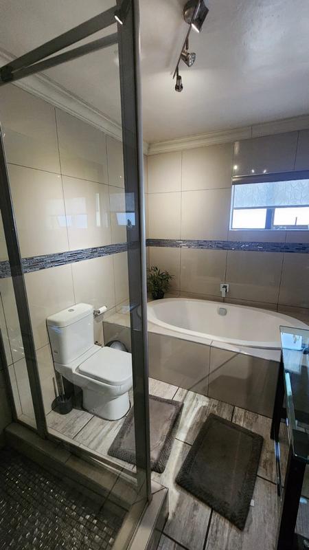 5 Bedroom Property for Sale in Doornpoort Gauteng