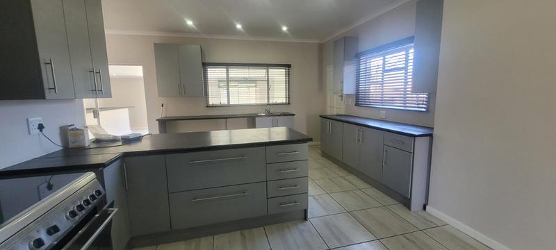 3 Bedroom Property for Sale in Brackendowns Gauteng