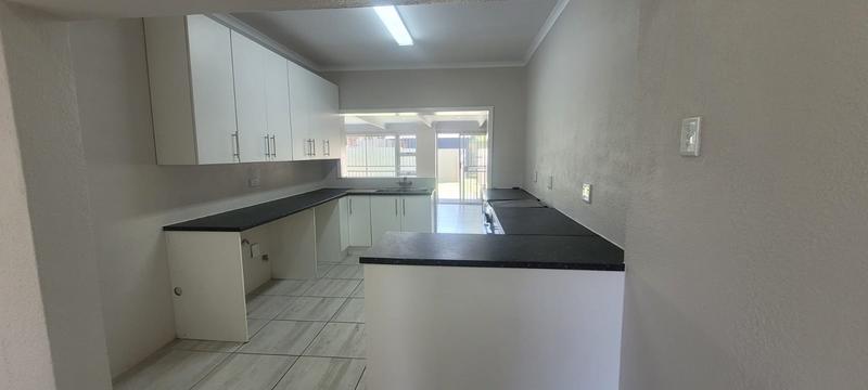 3 Bedroom Property for Sale in Brackendowns Gauteng