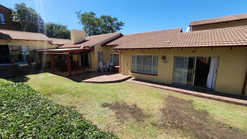 4 Bedroom Property for Sale in Bassonia Gauteng