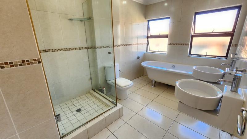 3 Bedroom Property for Sale in Bassonia Gauteng