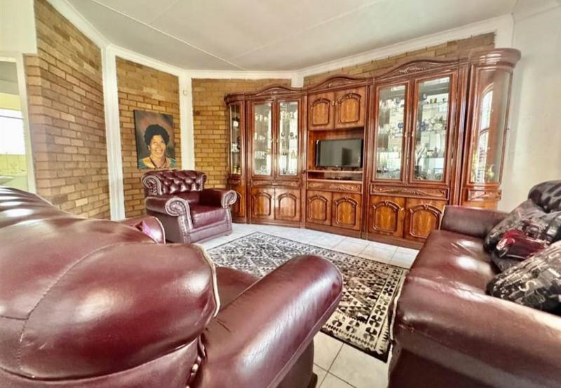 6 Bedroom Property for Sale in Glenvista Gauteng