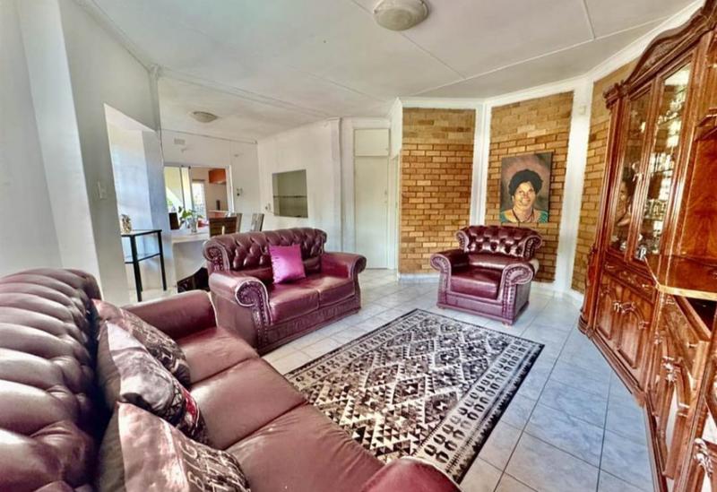 6 Bedroom Property for Sale in Glenvista Gauteng