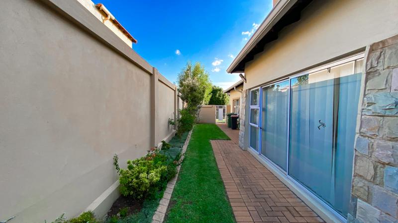 5 Bedroom Property for Sale in Aspen Hills Gauteng