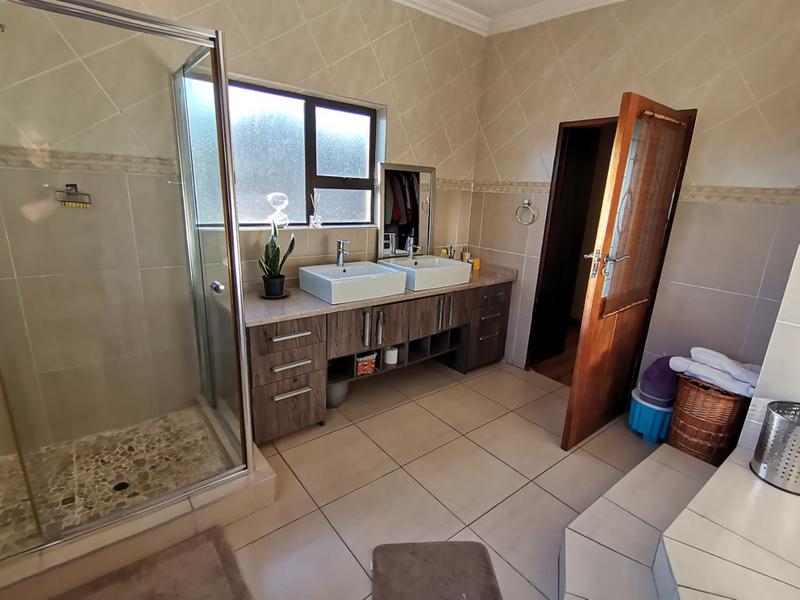 4 Bedroom Property for Sale in Vanderbijlpark SE 8 Gauteng