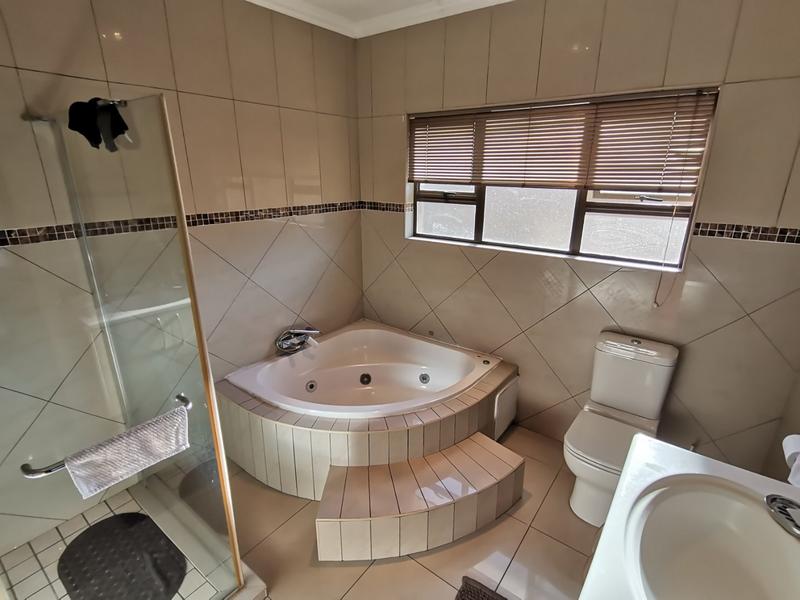 4 Bedroom Property for Sale in Vanderbijlpark SE 8 Gauteng