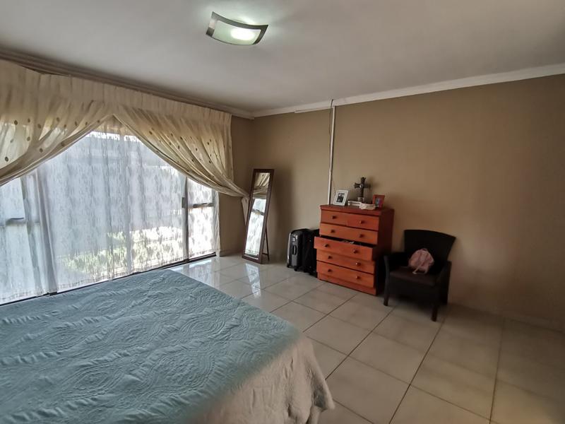 4 Bedroom Property for Sale in Vanderbijlpark SE 8 Gauteng