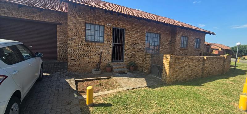 To Let 3 Bedroom Property for Rent in Kookrus Gauteng