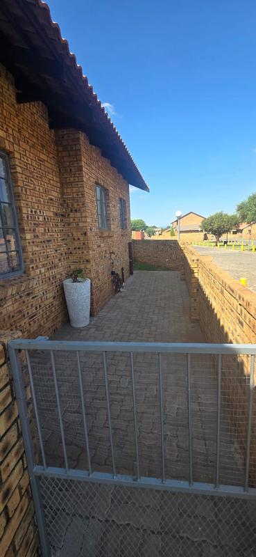 To Let 3 Bedroom Property for Rent in Kookrus Gauteng