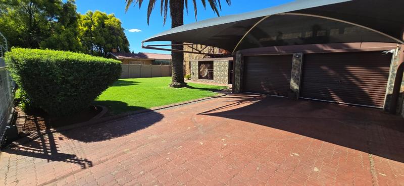 5 Bedroom Property for Sale in Duncanville Gauteng