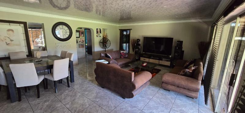 5 Bedroom Property for Sale in Duncanville Gauteng