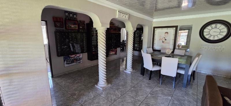 5 Bedroom Property for Sale in Duncanville Gauteng