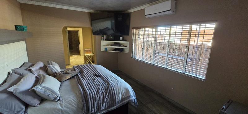 5 Bedroom Property for Sale in Duncanville Gauteng