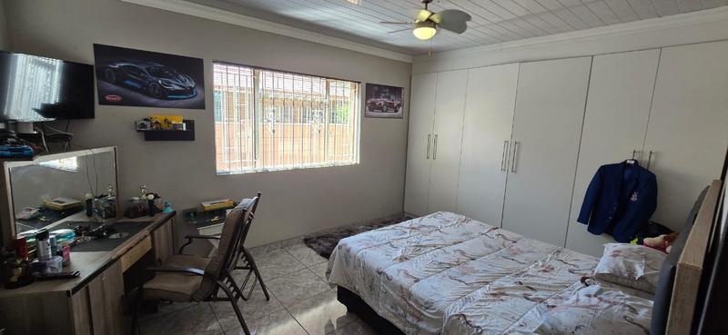 5 Bedroom Property for Sale in Duncanville Gauteng