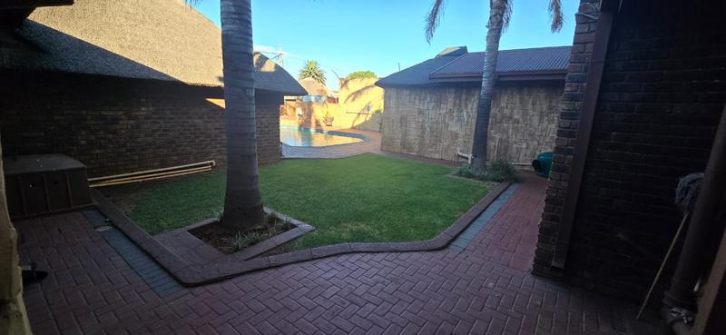 5 Bedroom Property for Sale in Duncanville Gauteng