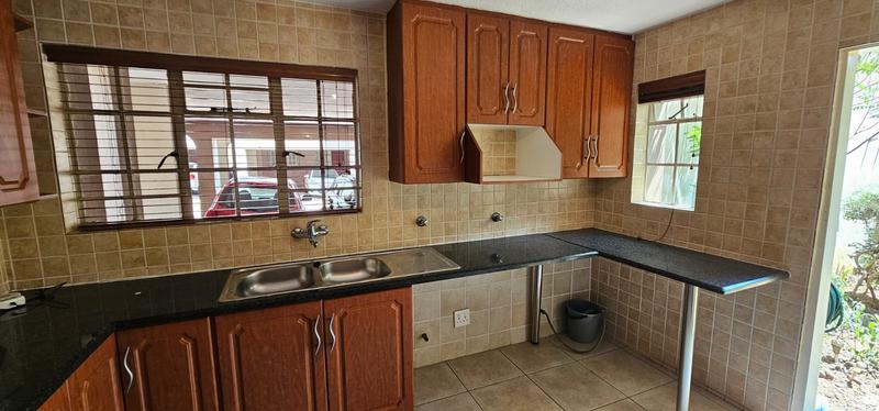 To Let 3 Bedroom Property for Rent in Corlett Gardens Gauteng