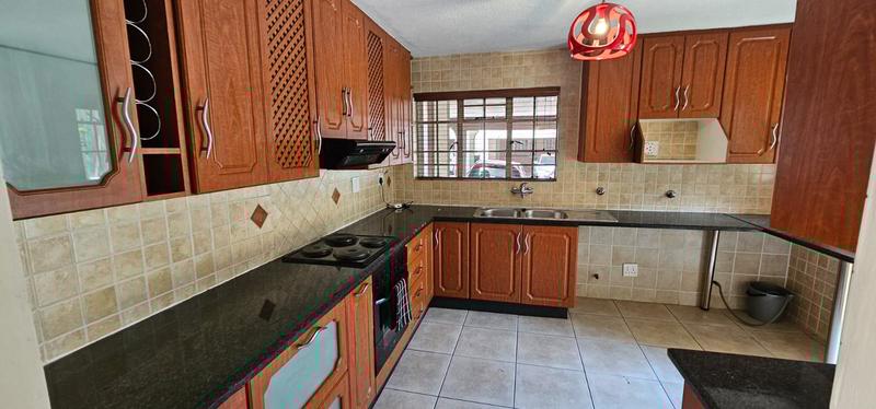 To Let 3 Bedroom Property for Rent in Corlett Gardens Gauteng