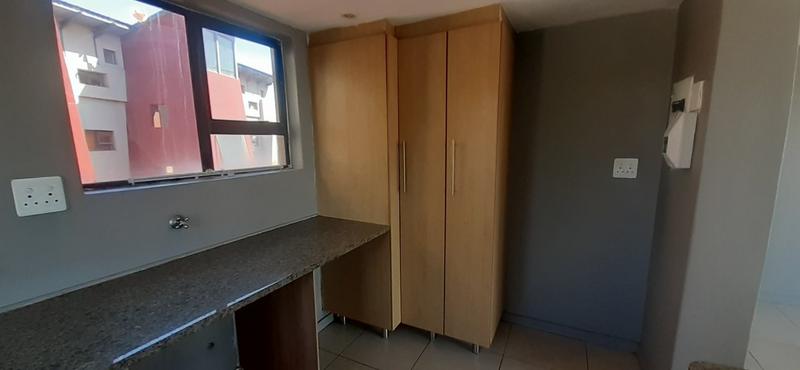 1 Bedroom Property for Sale in Rooihuiskraal North Gauteng