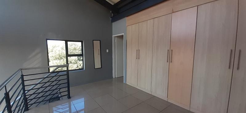 1 Bedroom Property for Sale in Rooihuiskraal North Gauteng