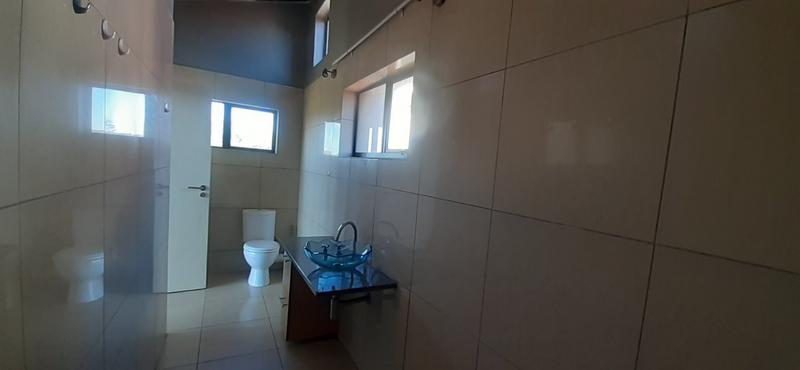 1 Bedroom Property for Sale in Rooihuiskraal North Gauteng