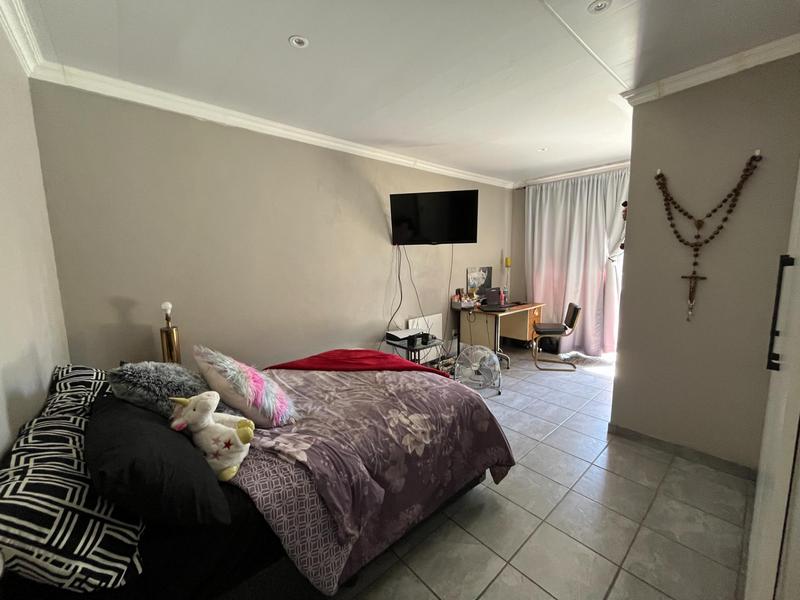 6 Bedroom Property for Sale in Edenvale Gauteng