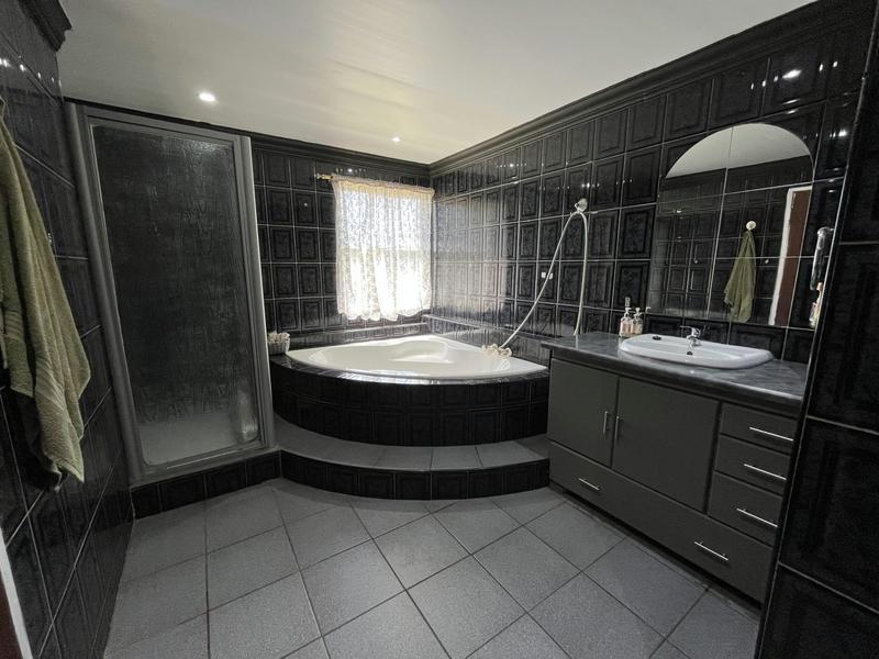 6 Bedroom Property for Sale in Edenvale Gauteng