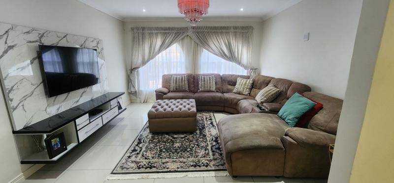 To Let 5 Bedroom Property for Rent in Erasmia Gauteng