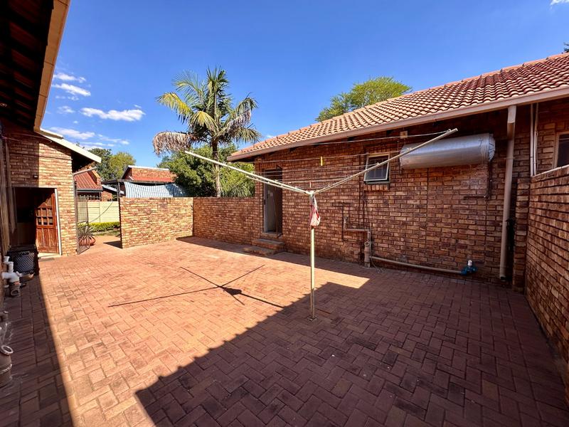 4 Bedroom Property for Sale in Ninapark Gauteng