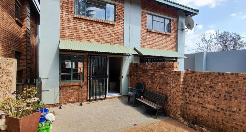 2 Bedroom Property for Sale in Farrar Park Gauteng