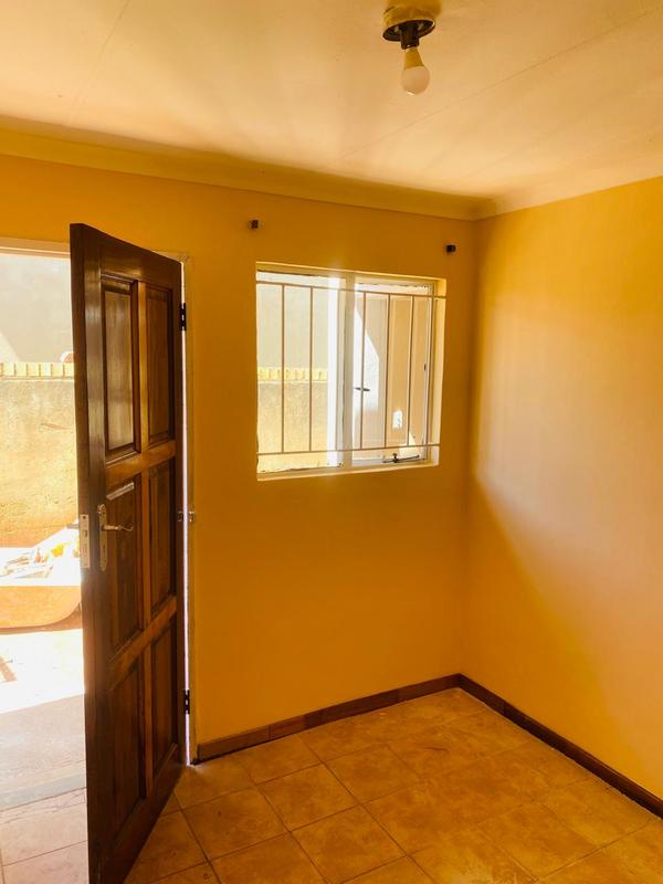 To Let 2 Bedroom Property for Rent in Vosloorus Gauteng