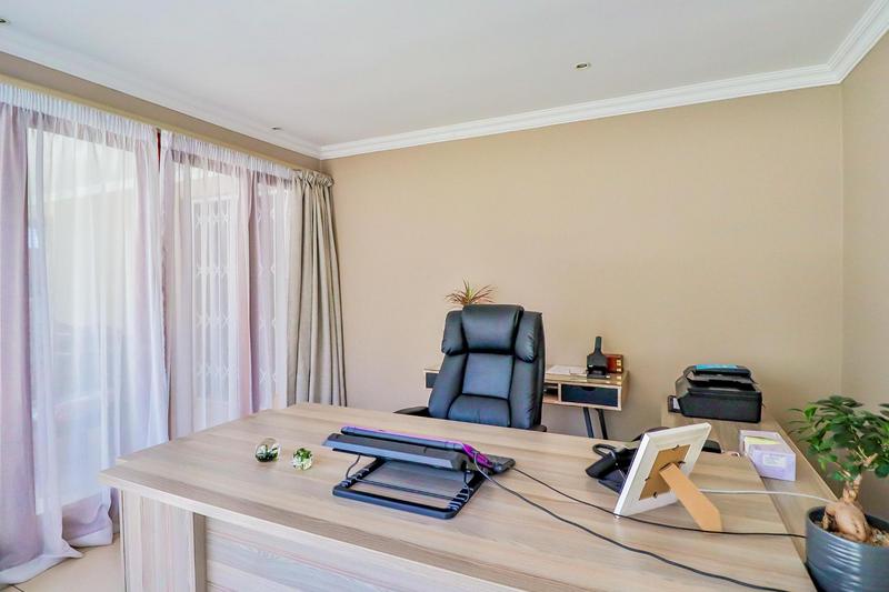 To Let 5 Bedroom Property for Rent in Orchards Gauteng