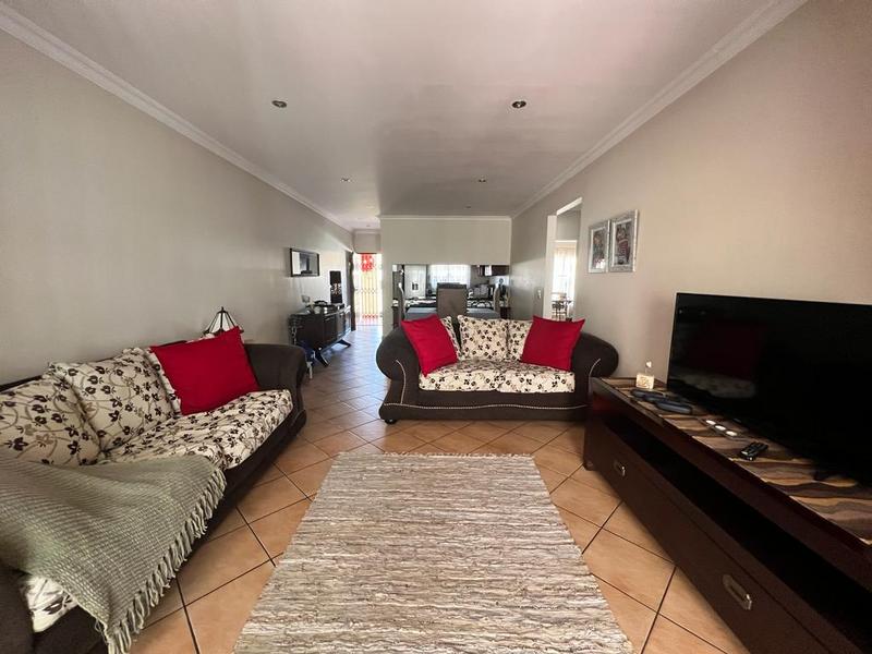 2 Bedroom Property for Sale in Kenleaf Gauteng