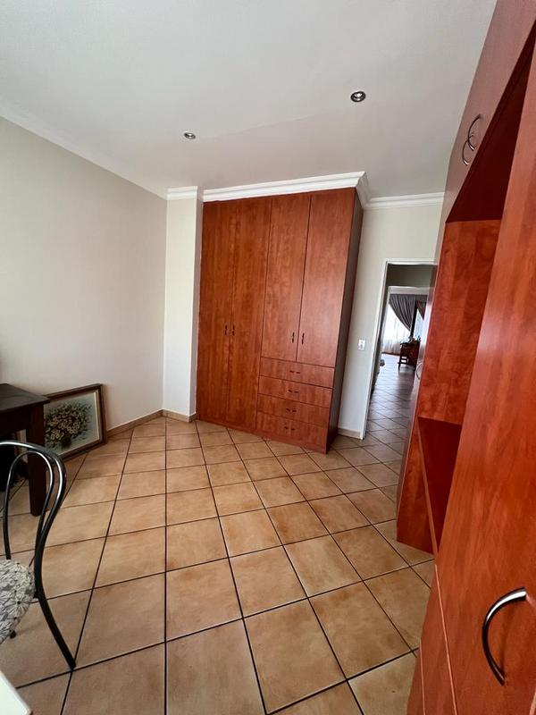 2 Bedroom Property for Sale in Kenleaf Gauteng