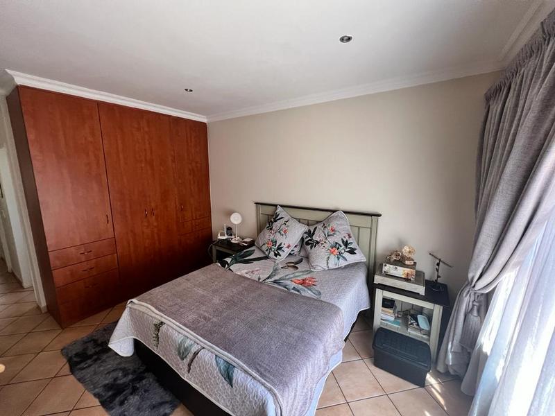 2 Bedroom Property for Sale in Kenleaf Gauteng