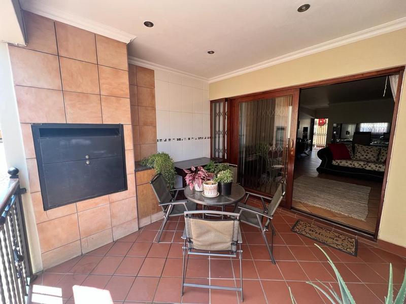 2 Bedroom Property for Sale in Kenleaf Gauteng