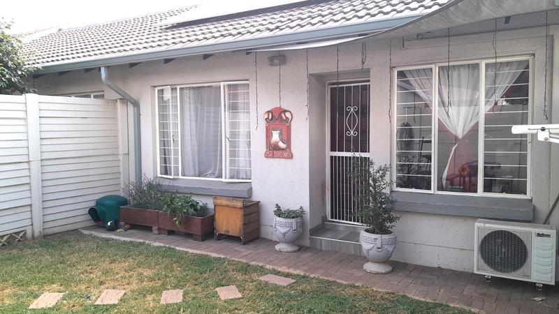 2 Bedroom Property for Sale in Rooihuiskraal North Gauteng