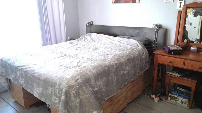 2 Bedroom Property for Sale in Rooihuiskraal North Gauteng