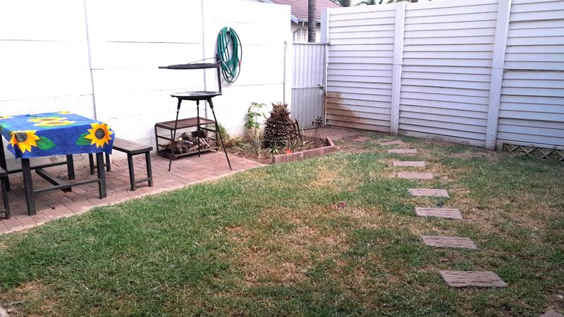 2 Bedroom Property for Sale in Rooihuiskraal North Gauteng