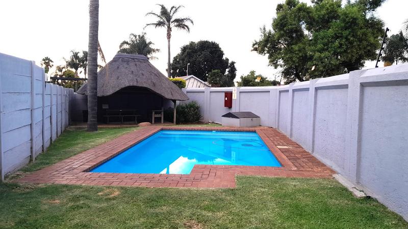 2 Bedroom Property for Sale in Rooihuiskraal North Gauteng