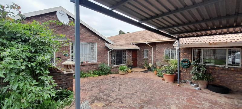 4 Bedroom Property for Sale in The Reeds Gauteng