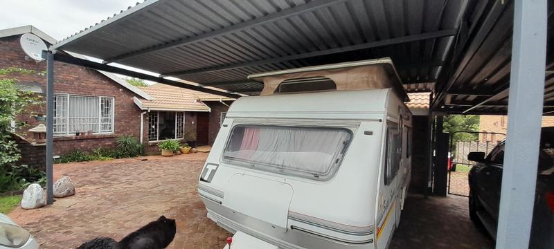 4 Bedroom Property for Sale in The Reeds Gauteng