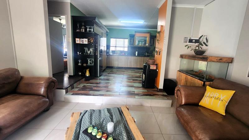 6 Bedroom Property for Sale in The Reeds Gauteng