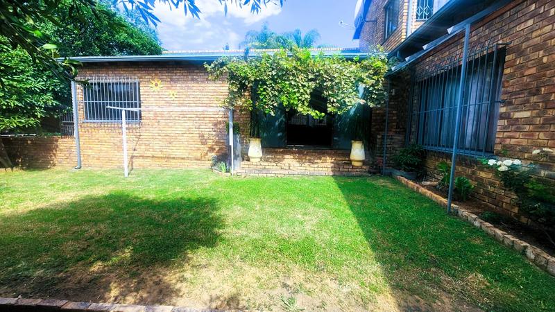 6 Bedroom Property for Sale in The Reeds Gauteng