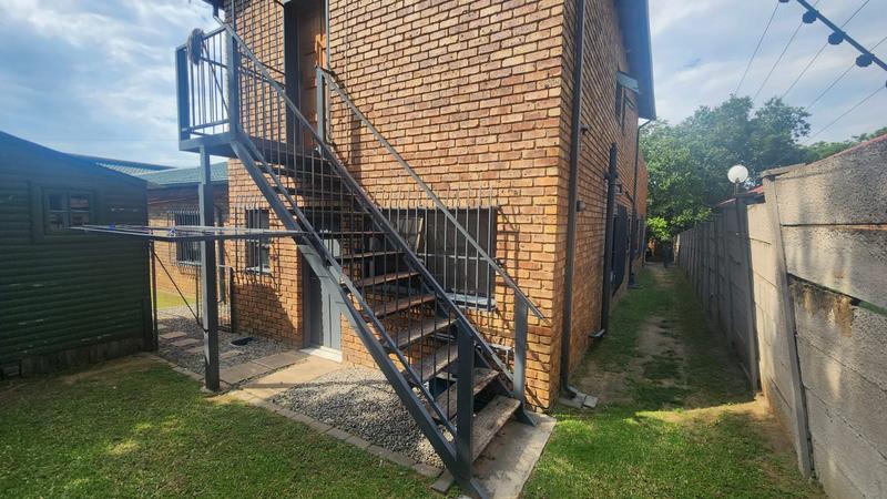 6 Bedroom Property for Sale in The Reeds Gauteng